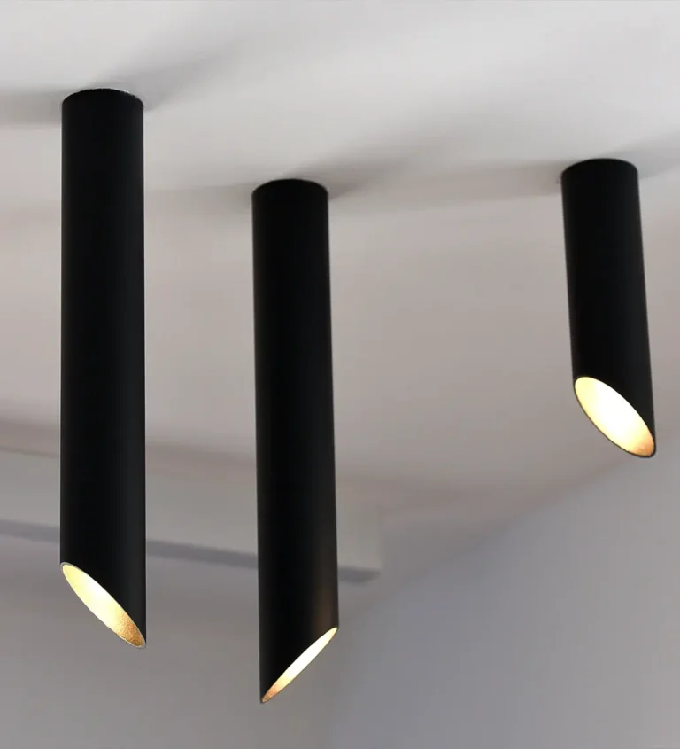Eleganta takmonterade spotlights belysning kök för en modern och stilren ljussättning.